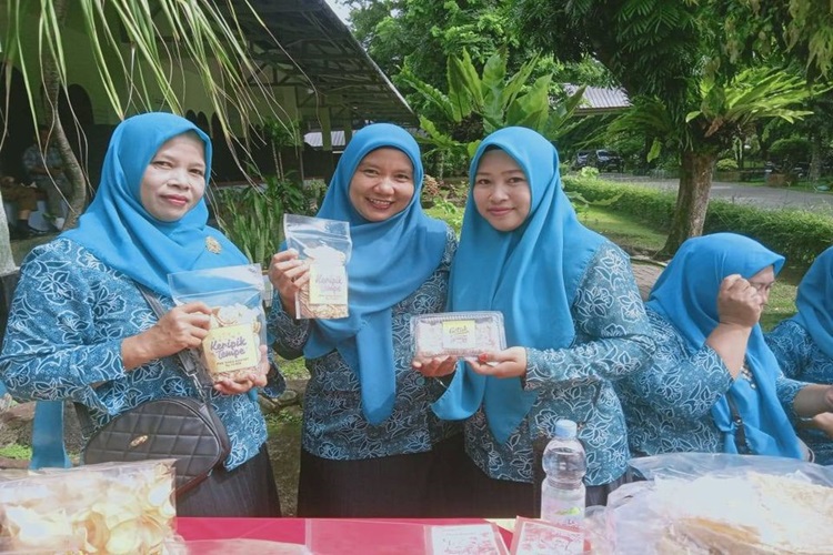 PKK Desa Suka Rakyat dalam Kegiatan di Wisata Bukit Lawang